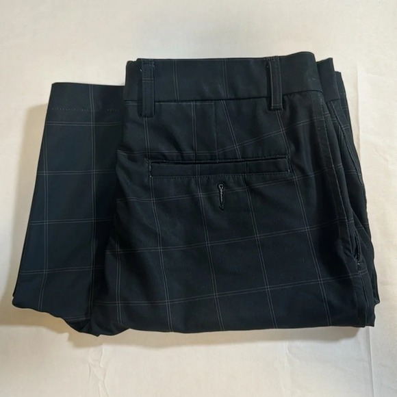 Performance (Lone Cypress) ‘Pebble Beach’ Golf shorts. - Picture 2 of 3